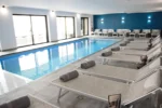 Piscine intérieure avec hydromassage à Châlons-en-Champagne Armes de Champagne