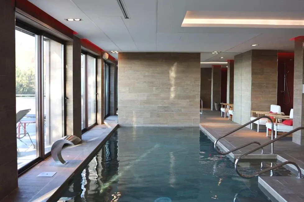 Piscine intérieure avec hydromassage à Itterswiller Hôtel Arnold Piscine intérieure avec hydromassage à Itterswiller Hôtel Arnold