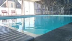Piscine intérieure avec hydromassage à Plérin Hôtel Le Manoir du Roselier