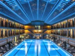 Piscine intérieure avec hydromassage dans le 16e arrondissement de Paris Molitor Hotel & Spa Paris MGallery Collection
