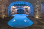 Piscine intérieure avec spa Manoir des Indes, The Originals Relais à Quimper