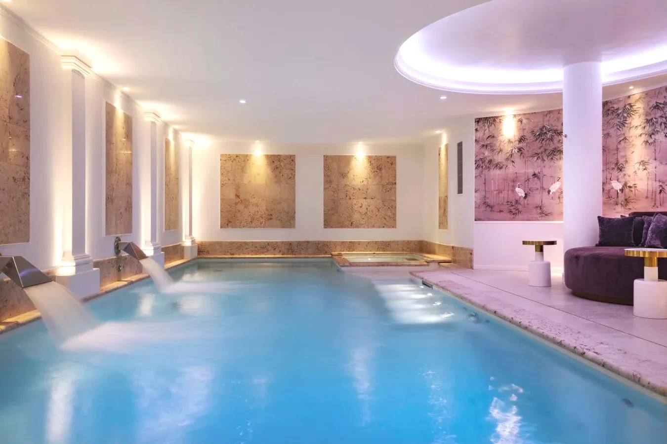 Piscine intérieure avec spa Paris j'Adore Hotel & Spa dans le 17e arrondissement de Paris Piscine intérieure avec spa Paris j'Adore Hotel & Spa dans le 17e arrondissement de Paris
