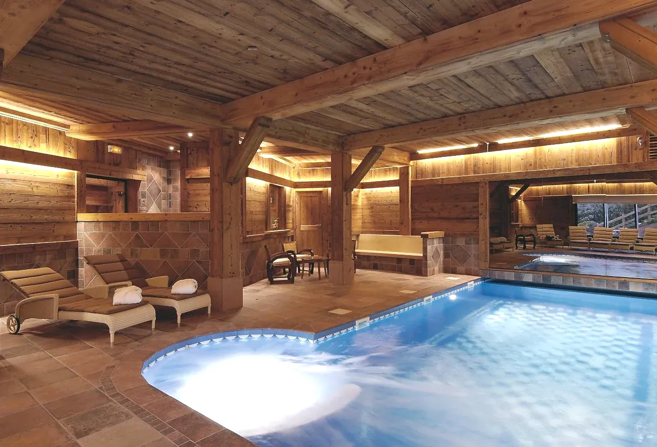 Piscine intérieure avec vue et spa à Gérardmer Hôtel-Restaurant Les Bas-Rupts, Singuliers Hôtel Piscine intérieure avec vue et spa à Gérardmer Hôtel-Restaurant Les Bas-Rupts, Singuliers Hôtel