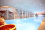Piscine intérieure avec vue et spa dans le 10e arrondissement de Paris Bloom House Hôtel & SPA