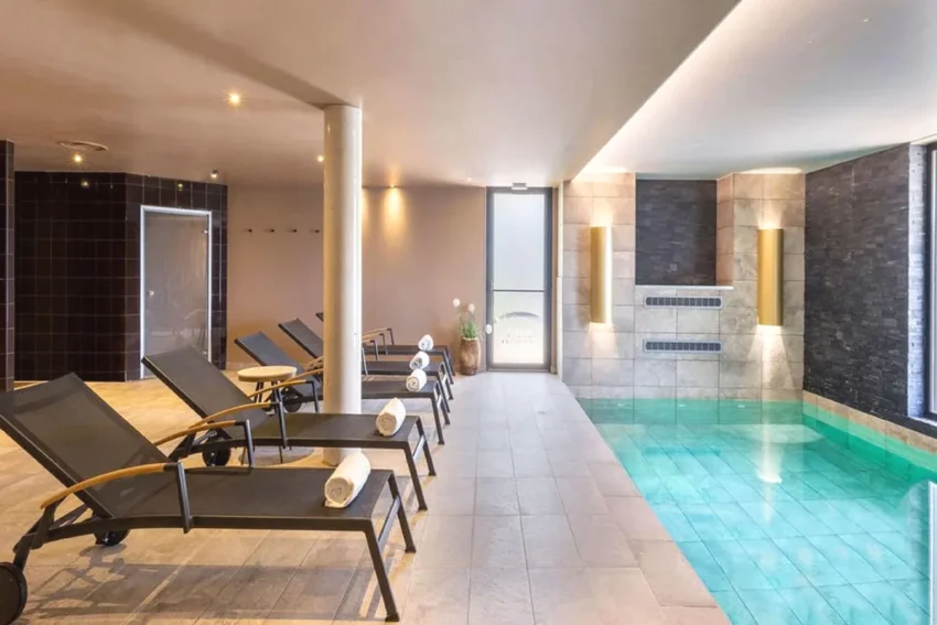 Piscine intérieure chauffée avec spa Aiden by Best Western T'aim Hotel & SPA à Compiègne