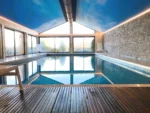 Piscine intérieure chauffée avec spa Hôtel Antares & Spa dans le quartier de La Rivière-Saint-Sauveur à Honfleur