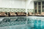 Piscine intérieure chauffée avec spa Hôtel Barrière Le Normandy à Deauville