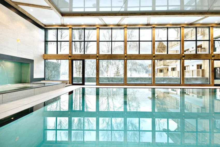 Piscine intérieure chauffée avec spa MGM Hôtels & Résidences - Résidence Chalets Elena aux Houches