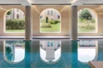 Piscine intérieure chauffée avec spa Villa Maïa dans le 5e arrondissement de Lyon