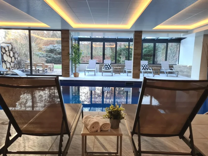 Piscine intérieure et spa privatif à Hagenthal-le-Bas Maison Jenny Hotel Restaurant & Spa