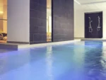 Piscine intérieure et spa privatif à Saint-Nectaire Hôtel Mercure Saint-Nectaire Spa & Bien-être