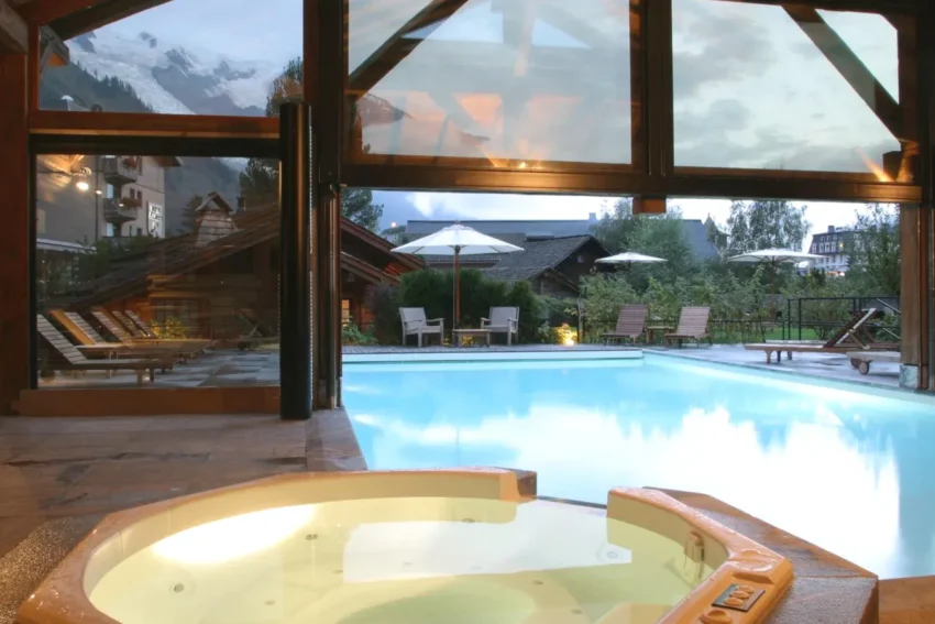 Piscine intérieure jacuzzi Le Hameau Albert 1er - Relais & Châteaux