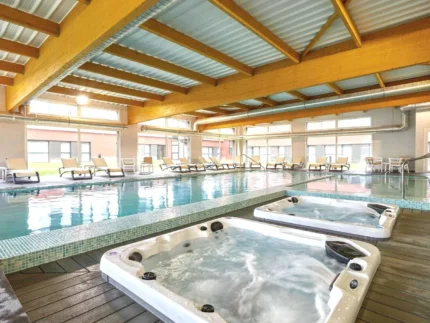Piscine Jacuzzi Aparthotel & Spa Adagio Vannes