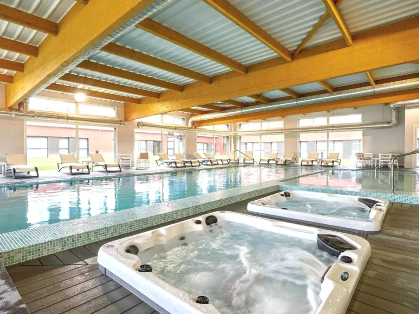 Piscine Jacuzzi Aparthotel & Spa Adagio Vannes