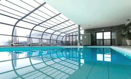 Piscine Kyriad Prestige Residence & Spa Cabourg-Dives-sur-Mer à Dives-sur-Mer