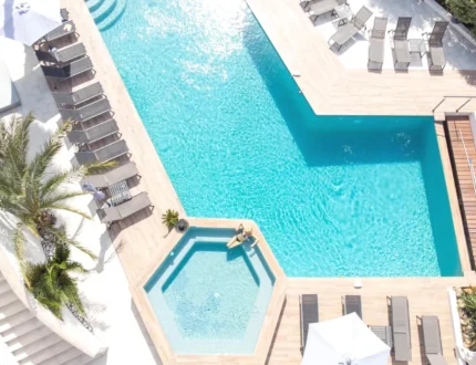 Piscine Le Confidentiel Hôtel & SPA à Saint-Raphaël