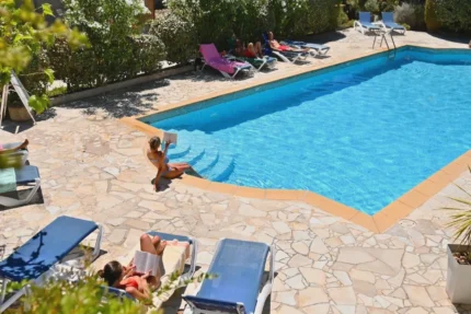 Piscine Les Jardins de Bormes, hôtel adult only avec sauna & jacuzzi à Bormes-les-Mimosas