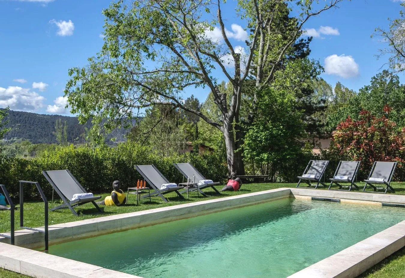 Piscine Les Lodges Sainte-Victoire Hotel & Spa à proximité Piscine Les Lodges Sainte-Victoire Hotel & Spa à proximité