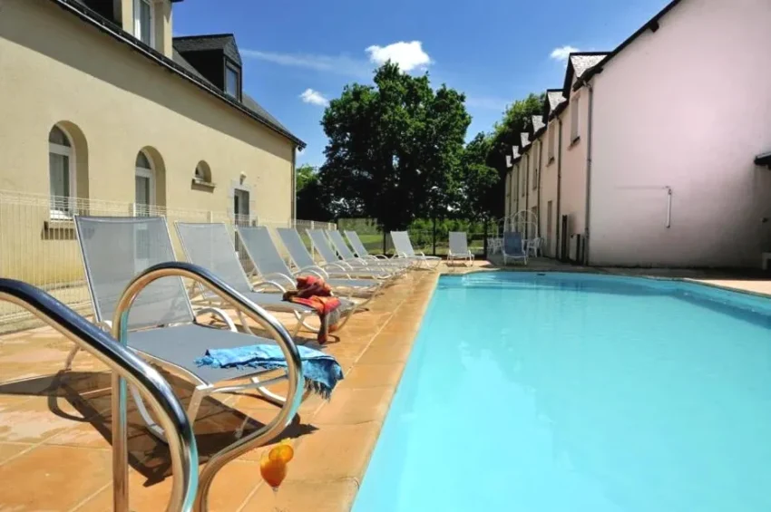Piscine Logis Hôtel Restaurant Relais Du Gué De Selle à Évron