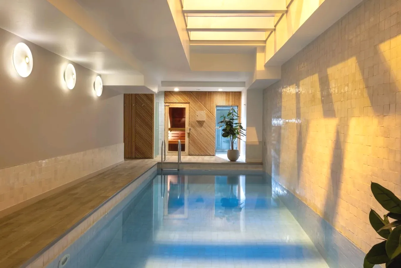 Piscine Lyric Hotel Paris Opera à Paris Piscine Lyric Hotel Paris Opera à Paris