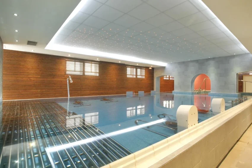 Piscine The Originals City Hôtel Les Thermes de l'Avenue Dax à Dax