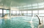 Résidences Valdys Thalasso & Spa de Rockroum piscine intérieure avec spa à Roscoff
