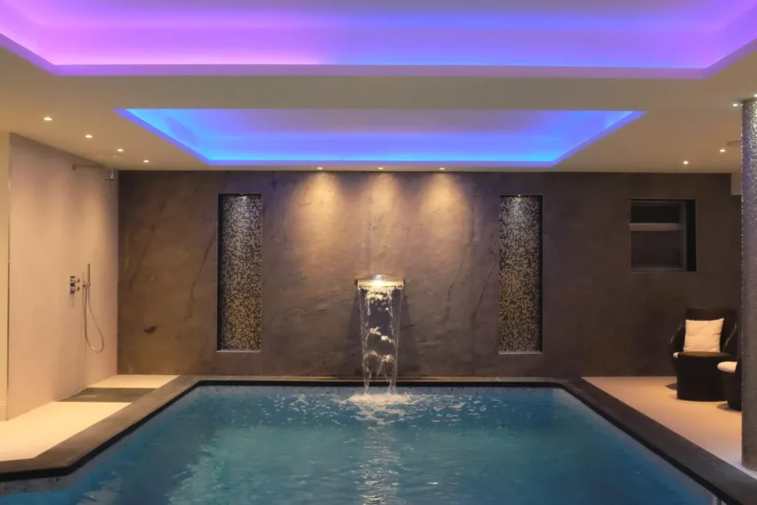 Spa avec jacuzzi et piscine intérieure à Blanquefort Les Criquets Hôtel & Spa