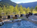 Spa avec jacuzzi et piscine intérieure à Chambon-sur-Lac Sancy Resort
