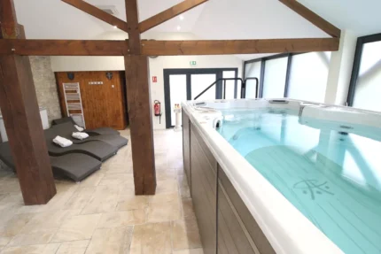 Spa avec jacuzzi et piscine intérieure à Dolancourt Le Moulin Du Landion Hôtel et Spa