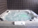 Spa avec jacuzzi et piscine intérieure à La Colmiane Residence Adrechas et Spa