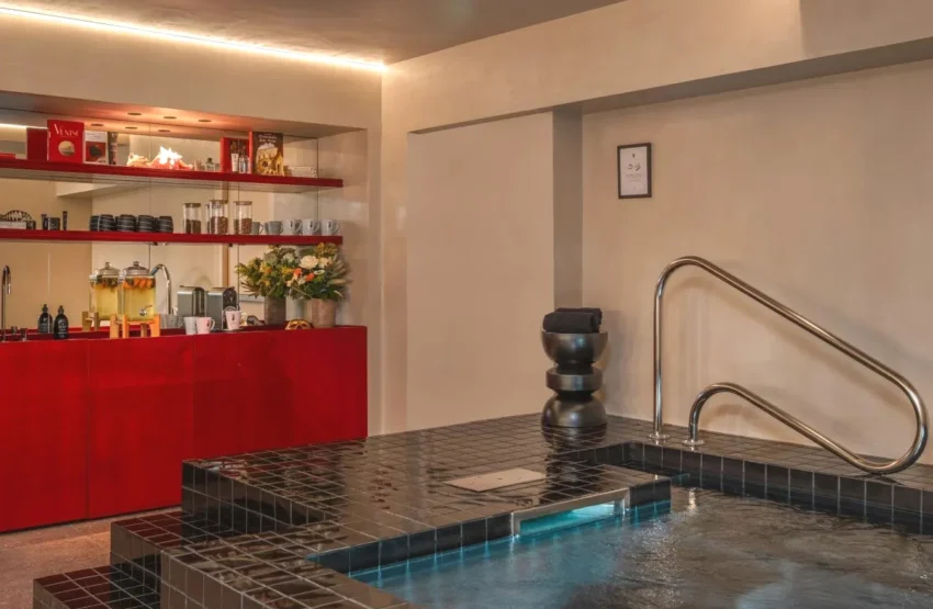 Spa avec jacuzzi et piscine intérieure à Nancy Hôtel Littéraire Stendhal et Spa