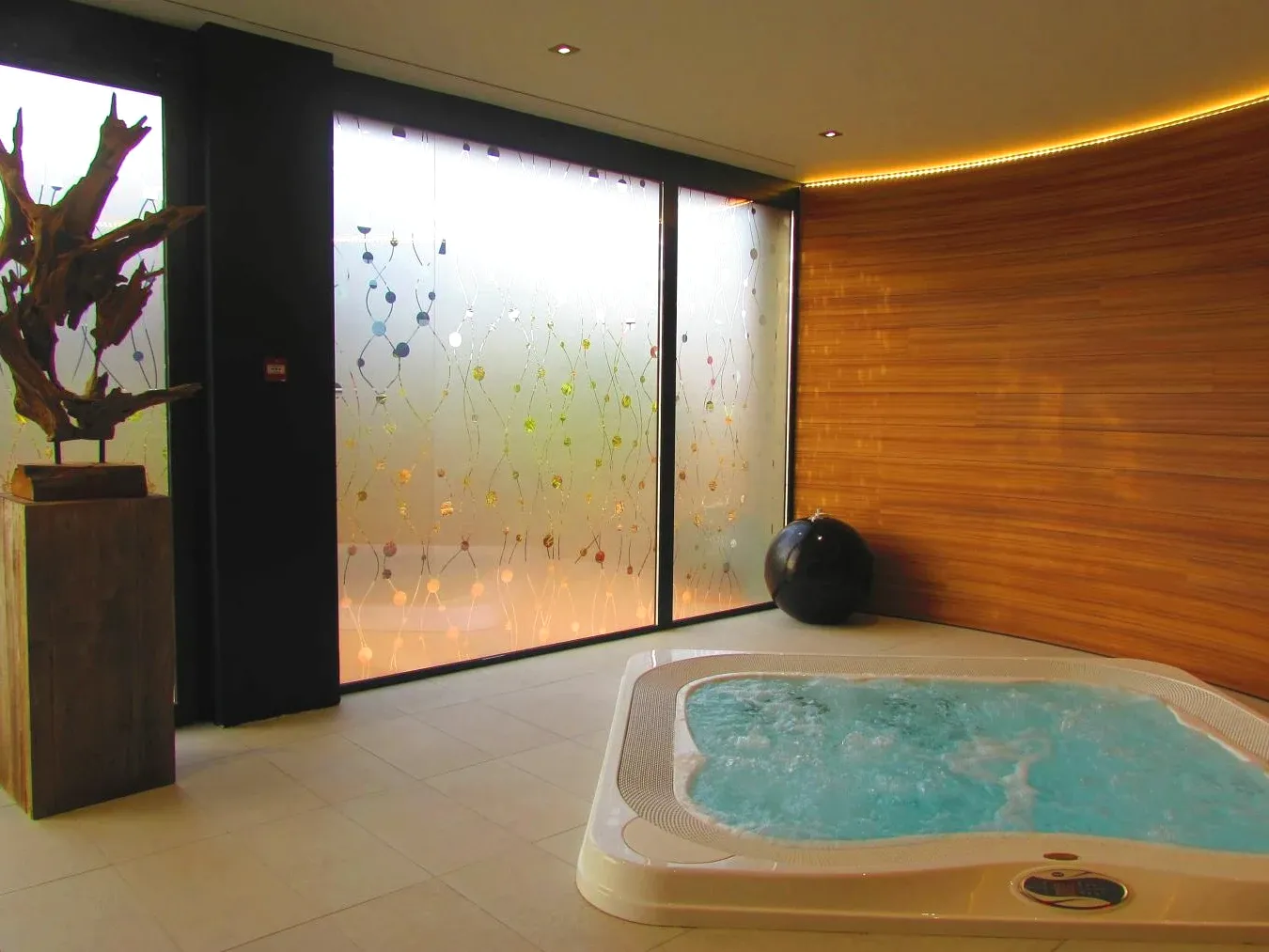 Spa avec jacuzzi et piscine intérieure à Plérin Brit Hotel & Spa Saint Brieuc Plérin Spa avec jacuzzi et piscine intérieure à Plérin Brit Hotel & Spa Saint Brieuc Plérin