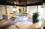 Spa avec jacuzzi et piscine intérieure à Ribeauvillé Hôtel Le Ménestrel