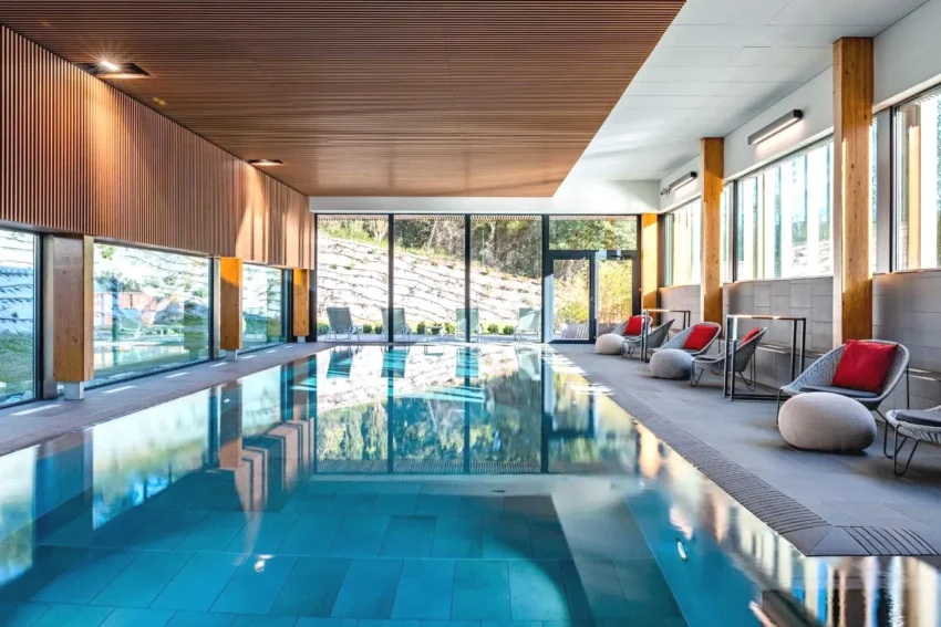 Spa avec piscine intérieure Eau Thermale Avène l'hôtel