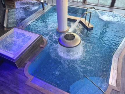 Spa avec piscine intérieure Hotel & Spa Marina d'Adelphia à Aix-les-Bains