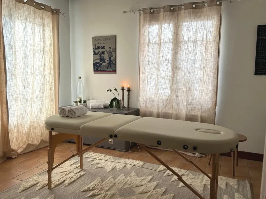 Spa avec piscine intérieure LOGIS Hôtel St Sylvestre à Aldudes