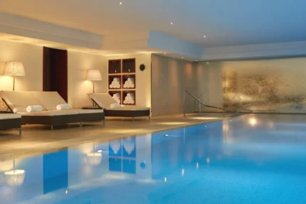 Spa avec piscine intérieure Majestic Hotel Spa - Champs Elysées dans le 16e arrondissement de Paris