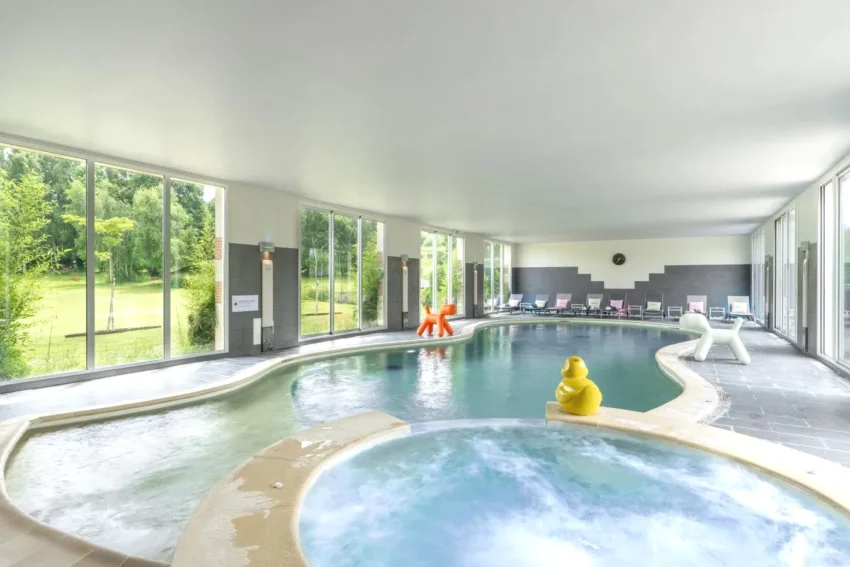 space bien-être avec piscine intérieure à Cricquebœuf Le Manoir De La Poterie & Spa