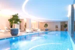 The Peninsula Paris dans le 16e arrondissement de Paris piscine intérieure chauffée avec spa